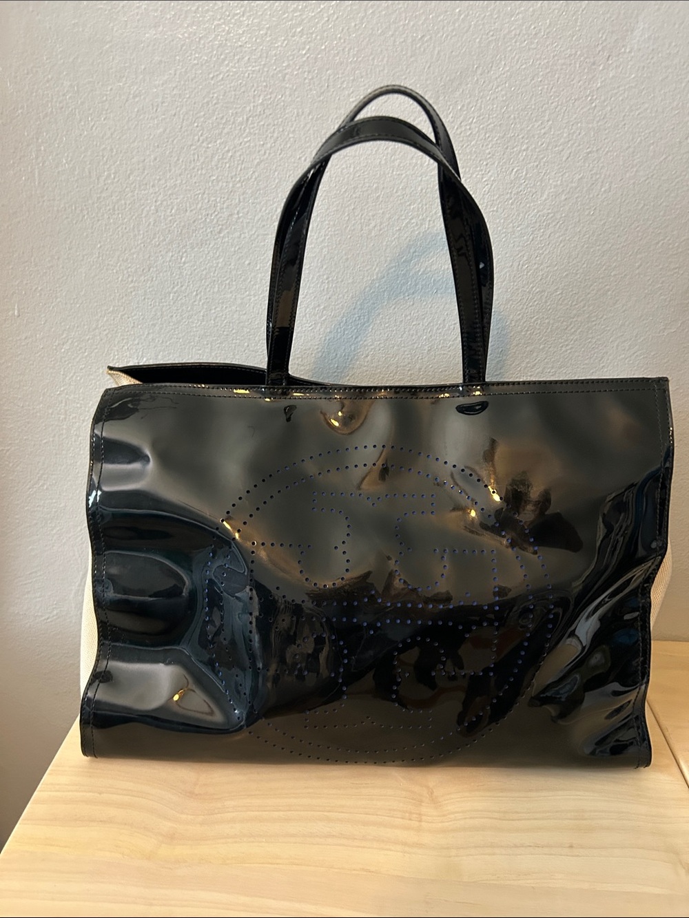 Tory BurchBlack Patent Tote Bag - Sleek Everyday Carry